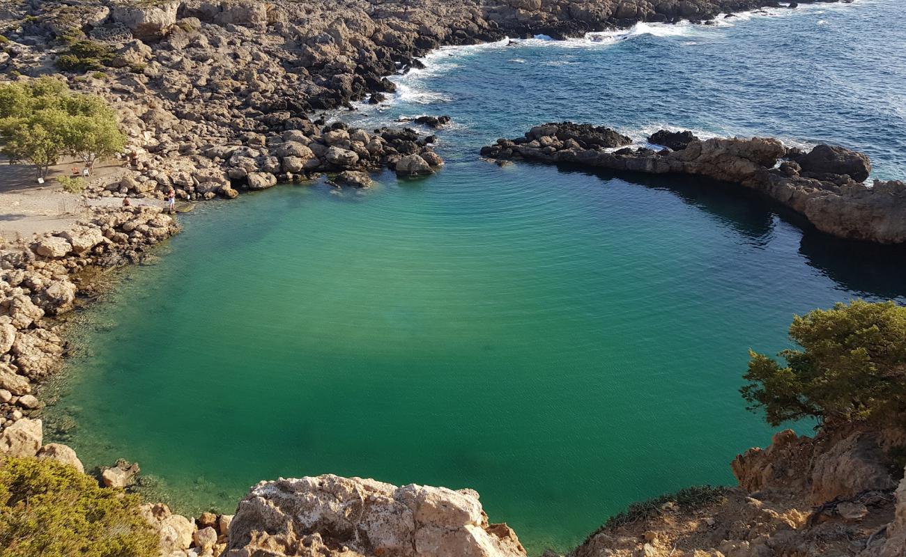 Voulolimni'in fotoğrafı kayalık arazi yüzey ile