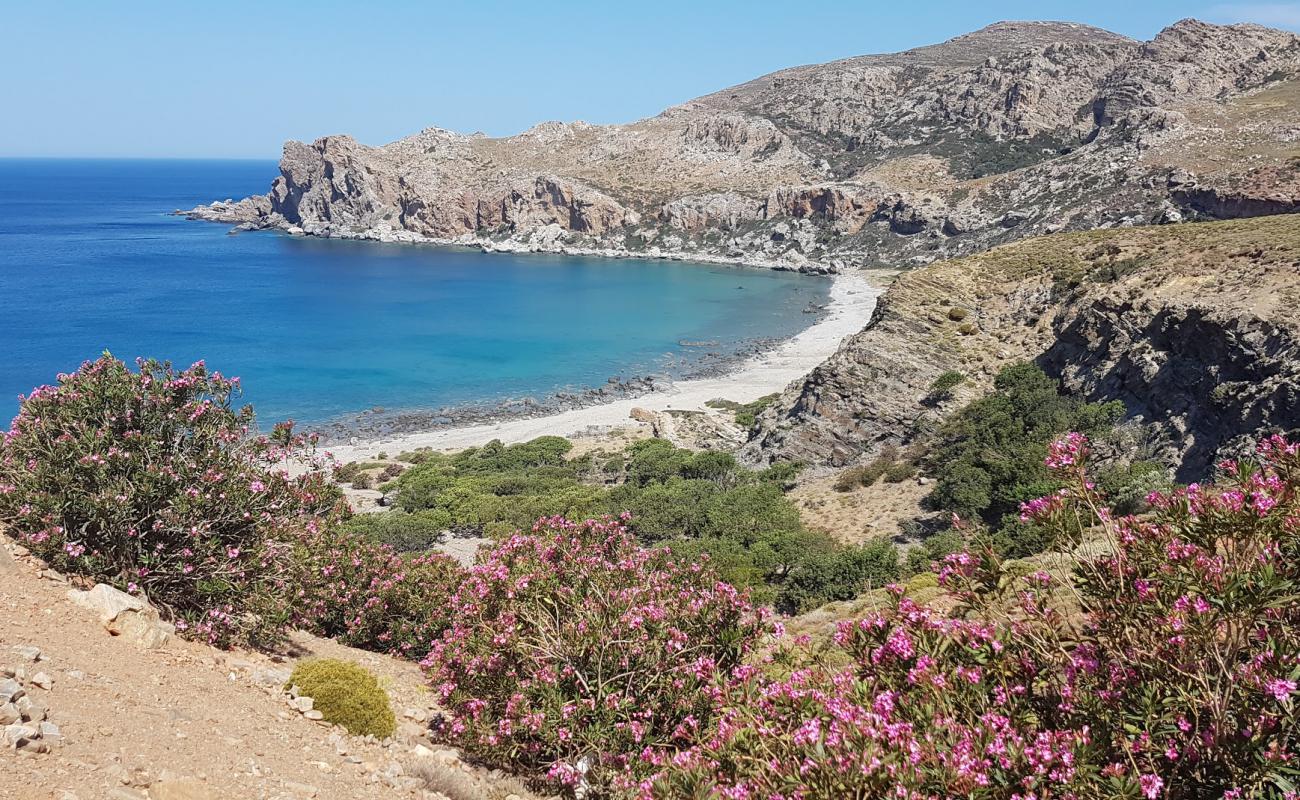Kokkina Gremna'in fotoğrafı bej kum ve çakıl yüzey ile