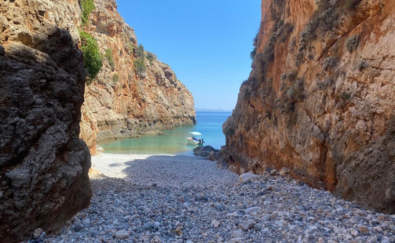 Ramyas Beach'in fotoğrafı hafif çakıl yüzey ile