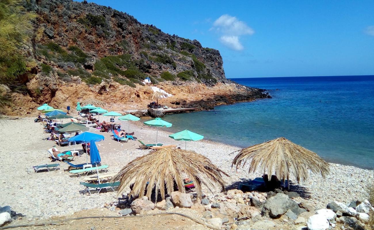 Afrata Beach'in fotoğrafı hafif çakıl yüzey ile