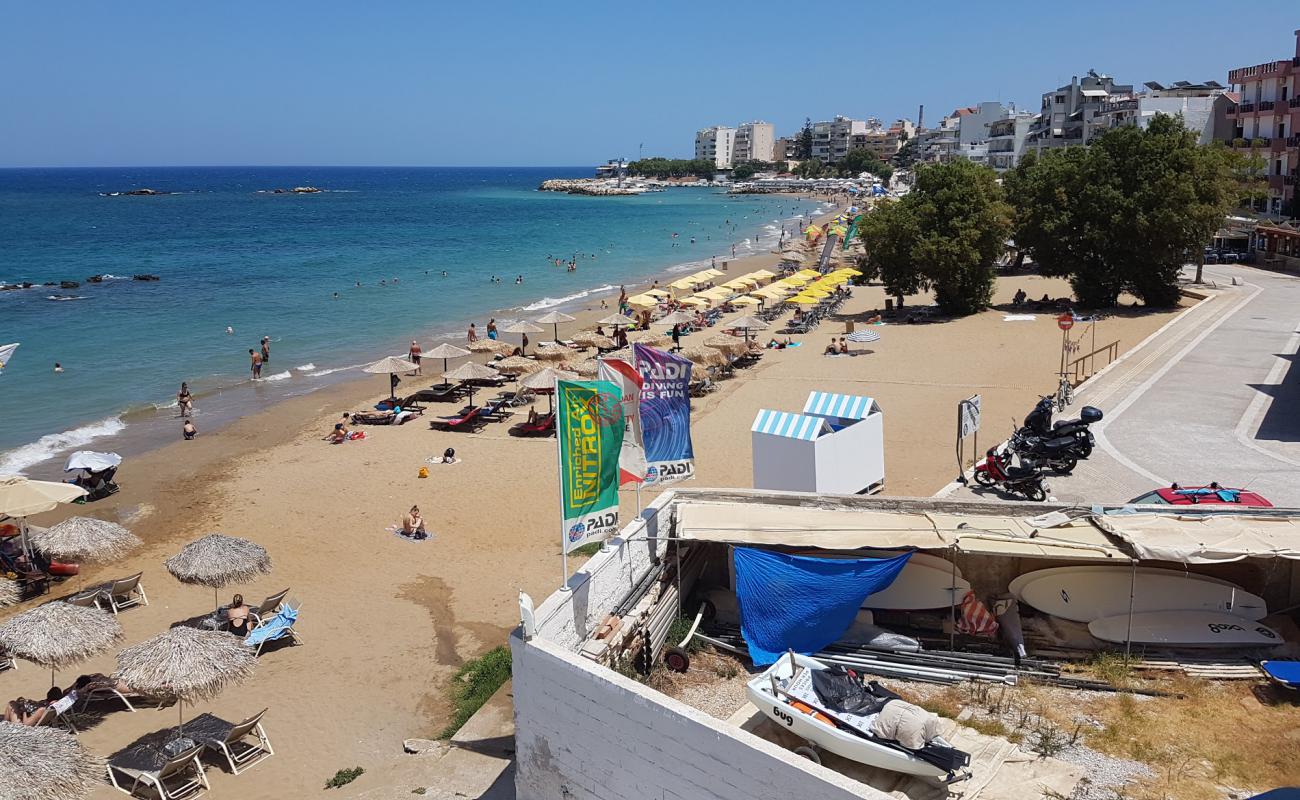 Nea Chora Beach'in fotoğrafı açık bej kum yüzey ile