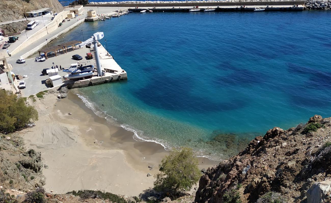 Karavet Beach'in fotoğrafı parlak kum yüzey ile