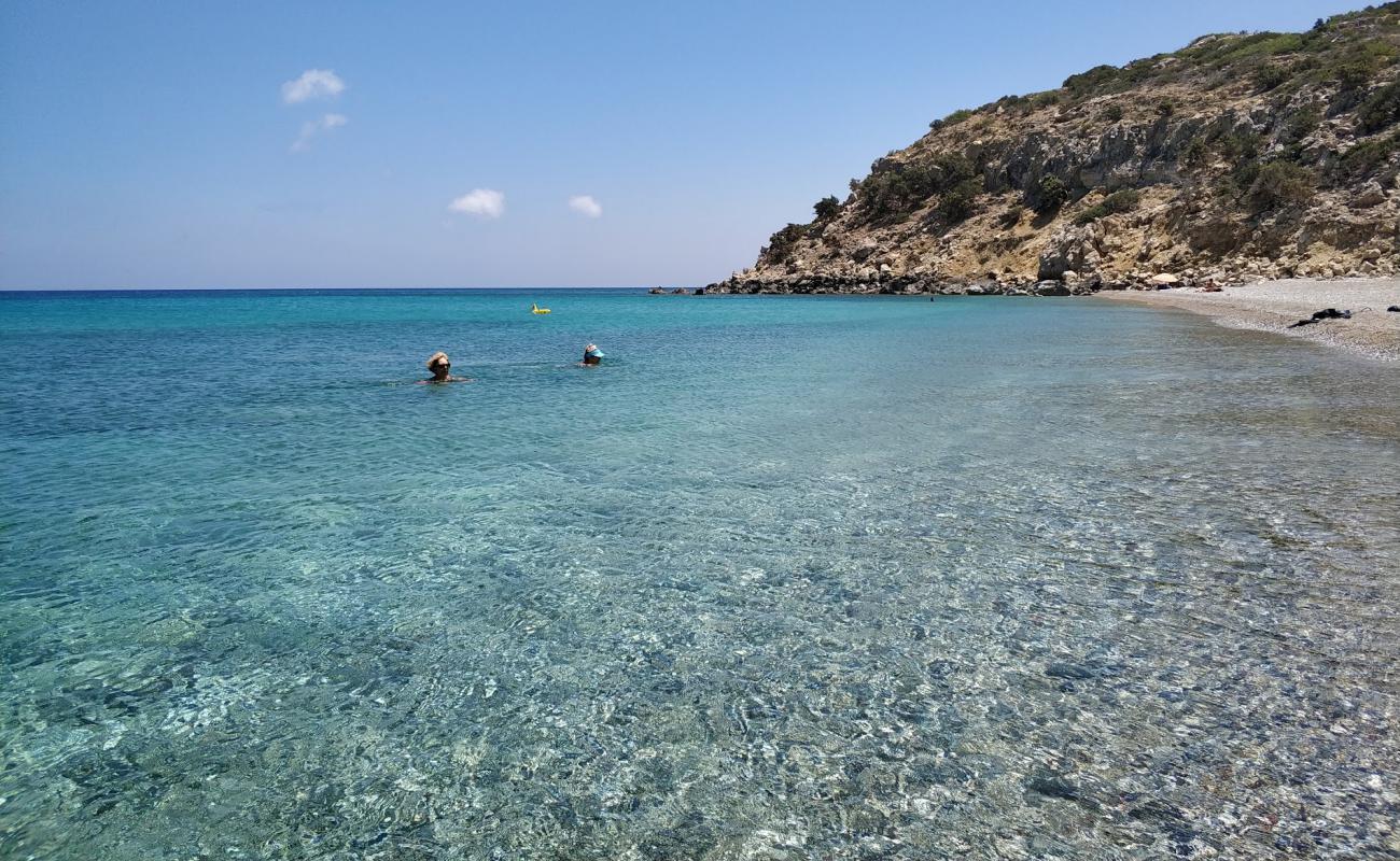 Korfos Beach'in fotoğrafı bej kum ve çakıl yüzey ile
