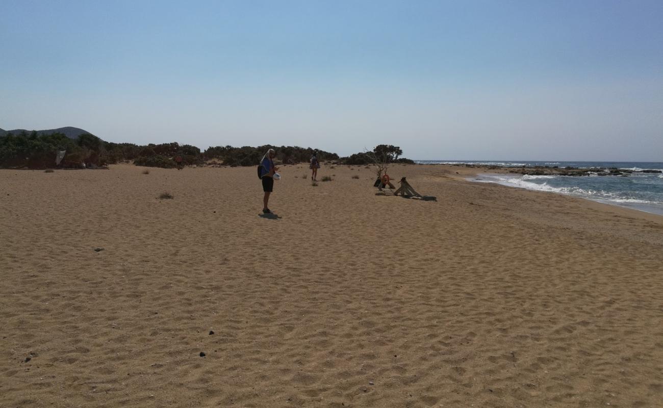 Stavrolimni Beach'in fotoğrafı parlak kum yüzey ile