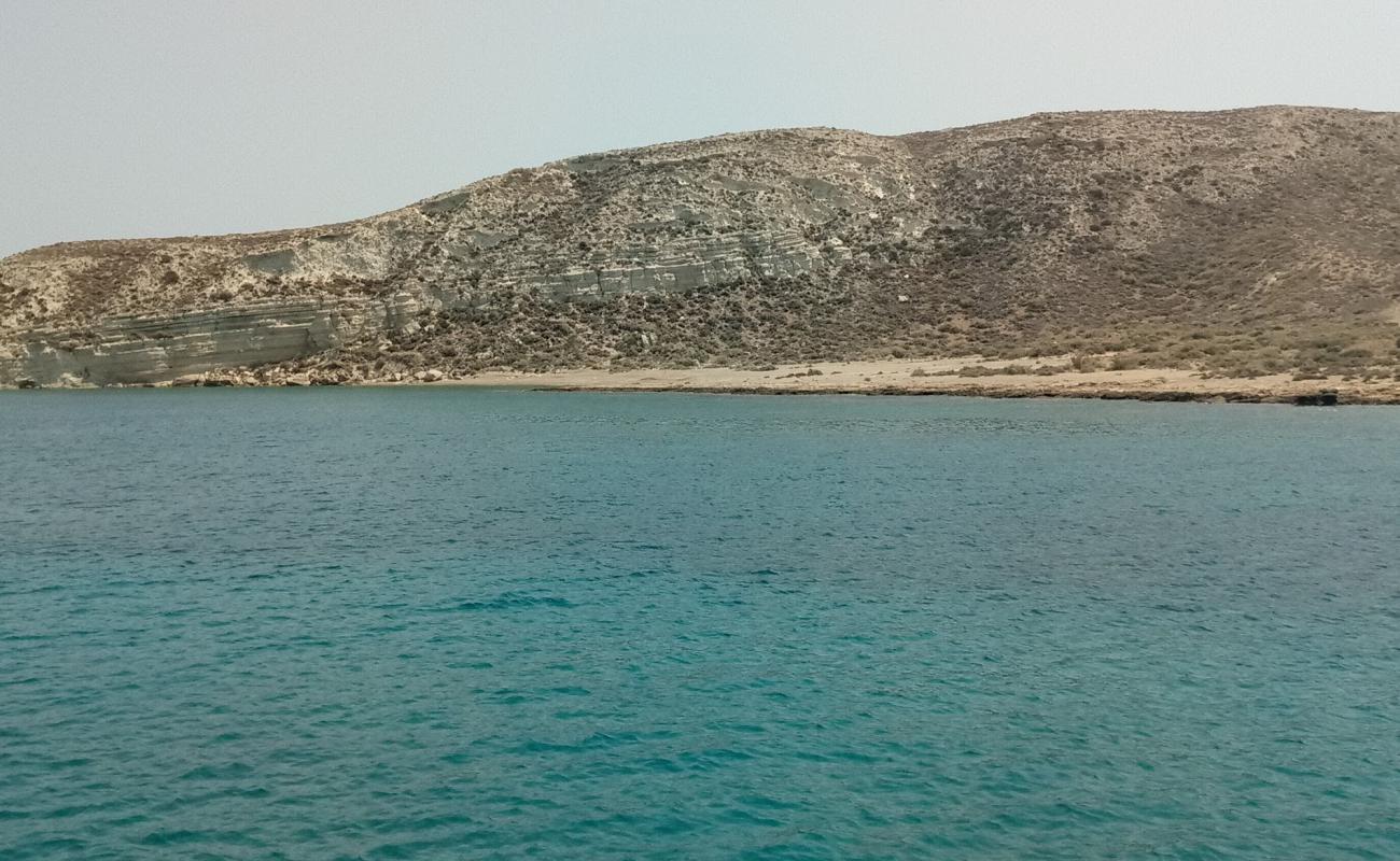 Camarades'in fotoğrafı açık bej kum yüzey ile