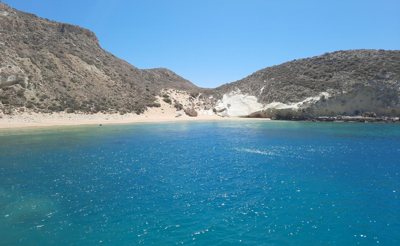 Chiliaderfia Beach'in fotoğrafı açık bej kum yüzey ile