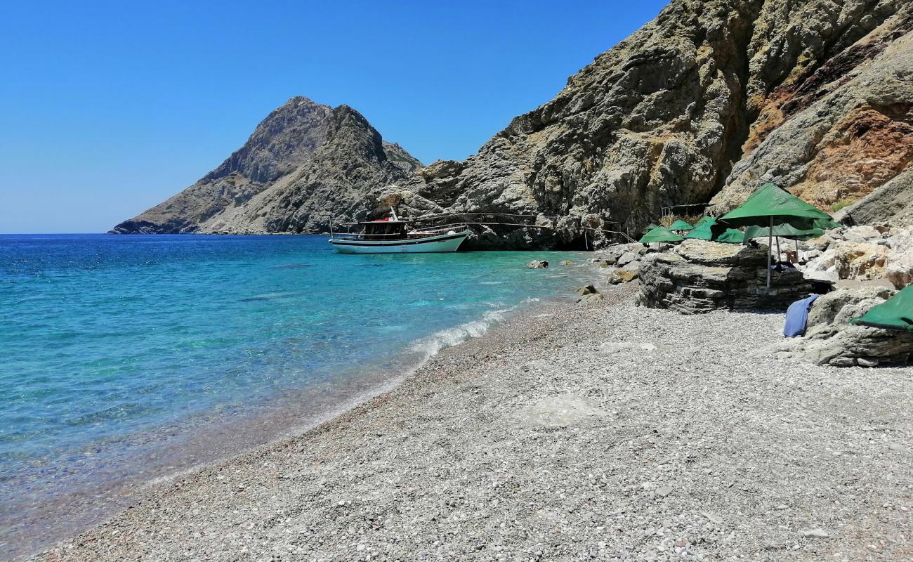 Paximadia beach'in fotoğrafı gri çakıl taşı yüzey ile