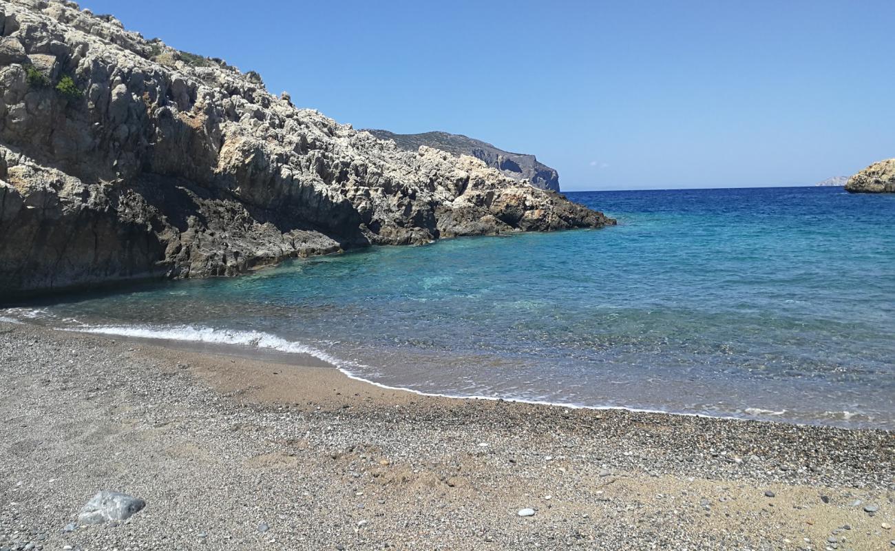 Xiropotamos beach'in fotoğrafı küçük bej çakıl yüzey ile