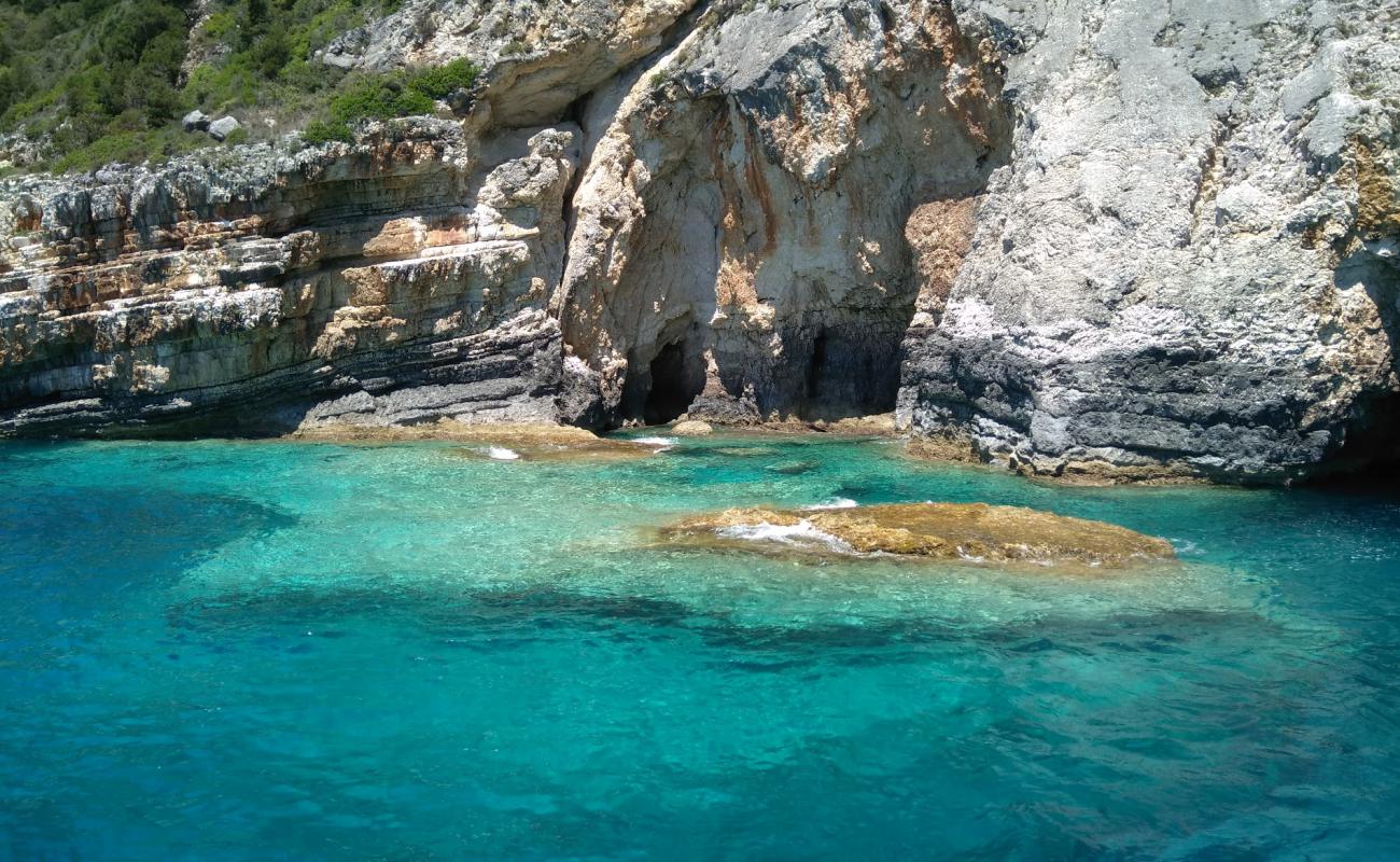 Antipaxon Marina'in fotoğrafı bej çakıl yüzey ile
