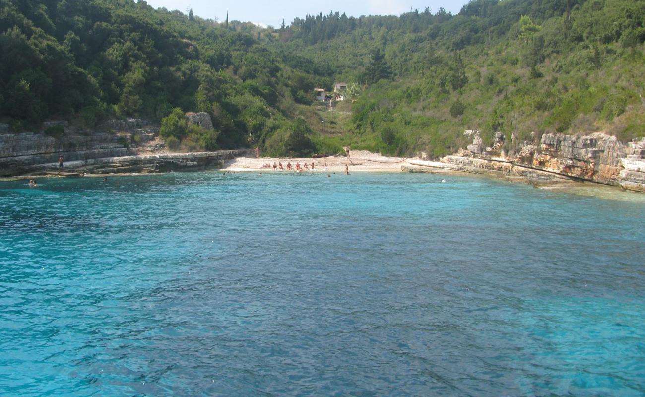 Paralia Voutoumi III'in fotoğrafı çakıl ile kum yüzey ile