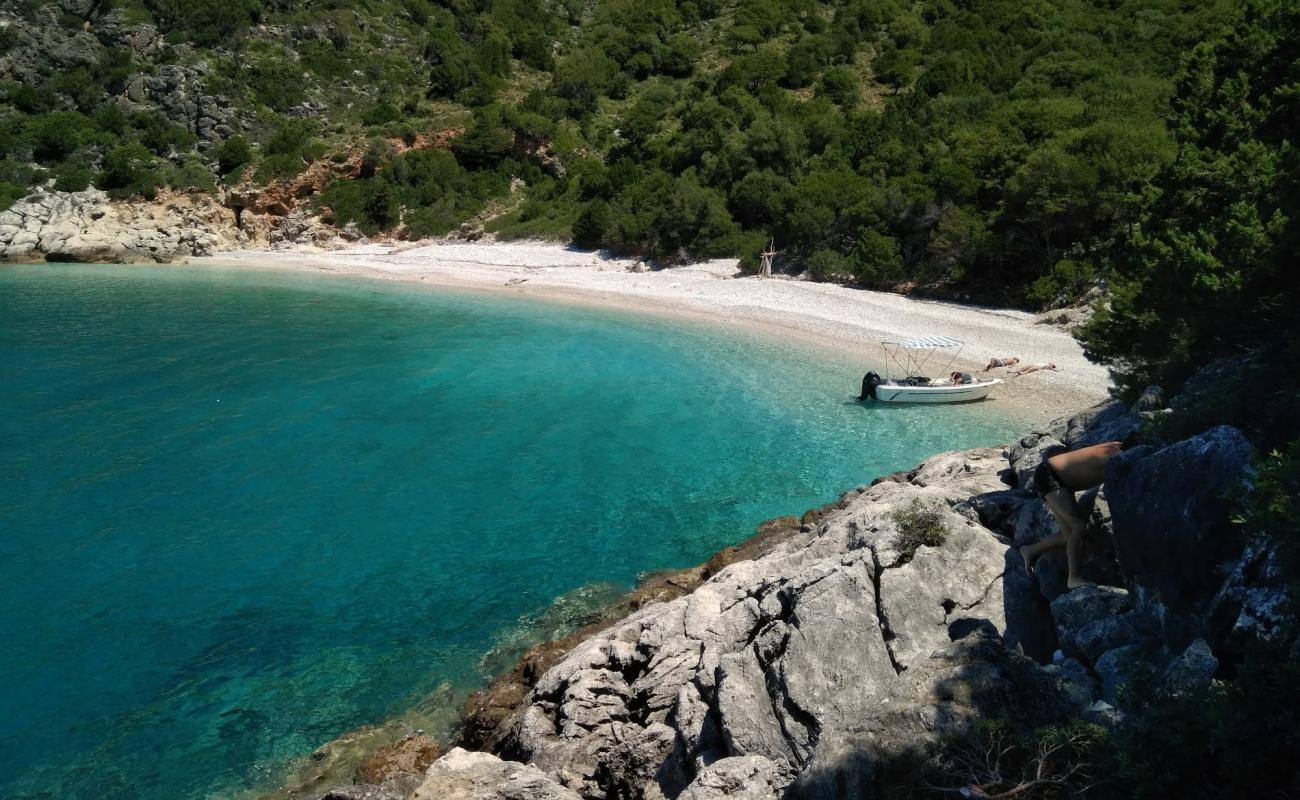 Ammoudi Plajı'in fotoğrafı hafif çakıl yüzey ile