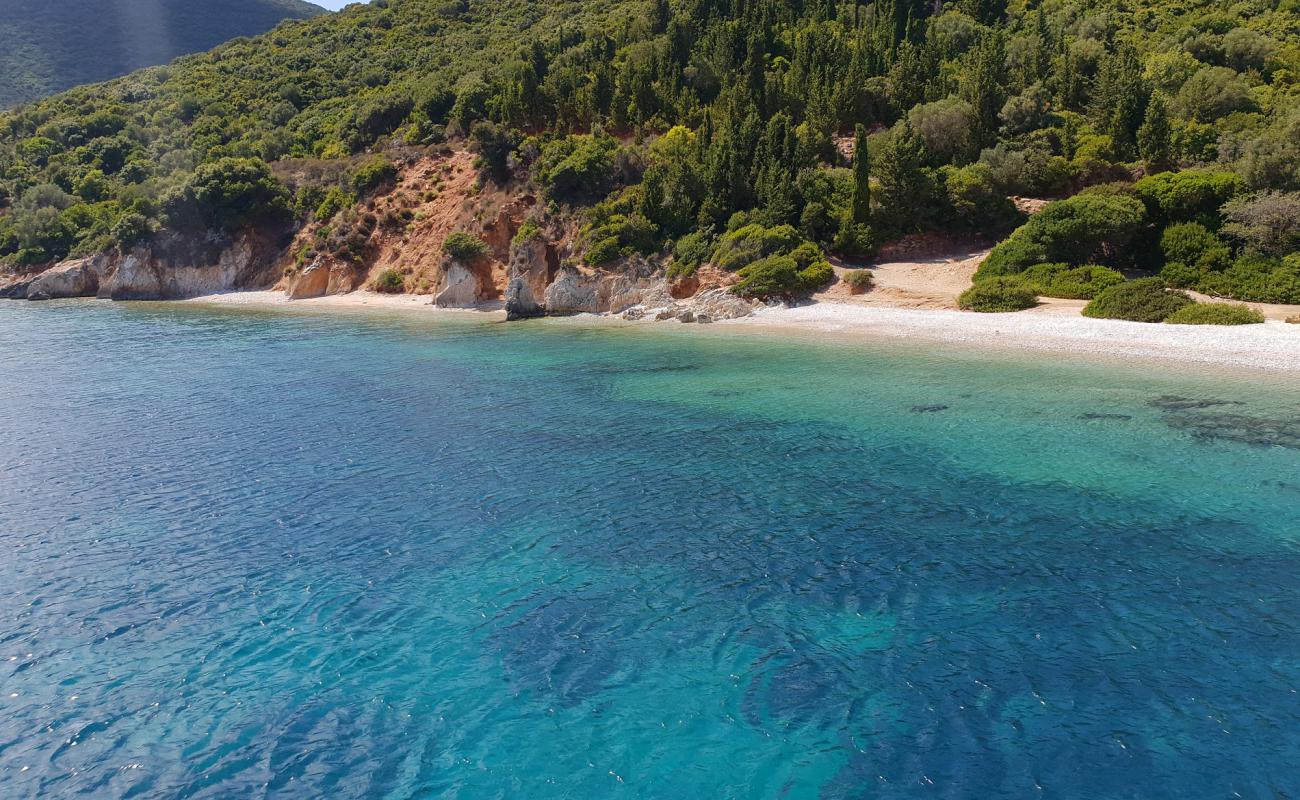Paralia Marmagkas'in fotoğrafı bej kum ve çakıl yüzey ile