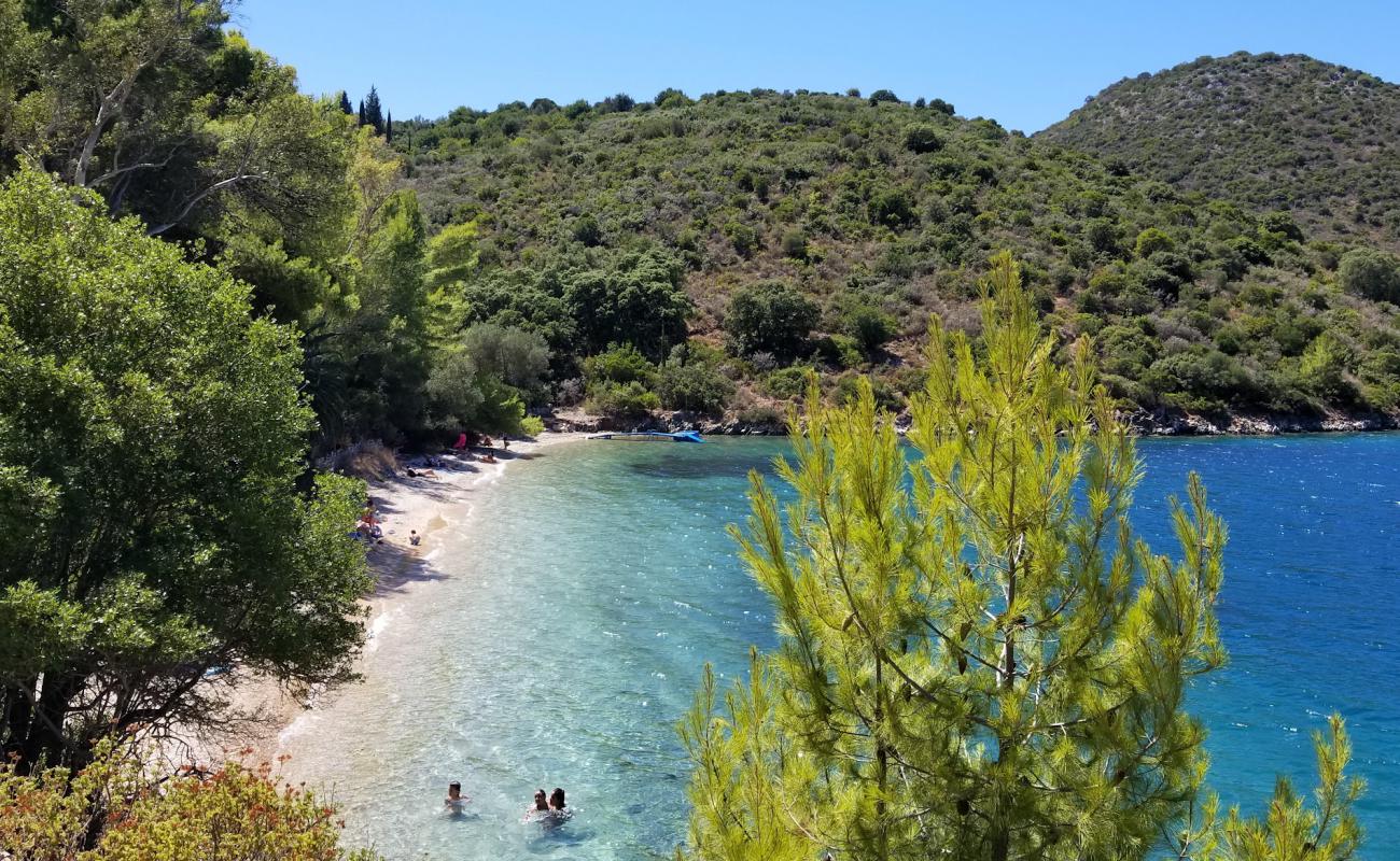 Minimata Beach'in fotoğrafı hafif çakıl yüzey ile