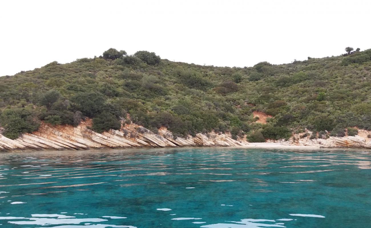 Skinos beach III'in fotoğrafı bej çakıl yüzey ile