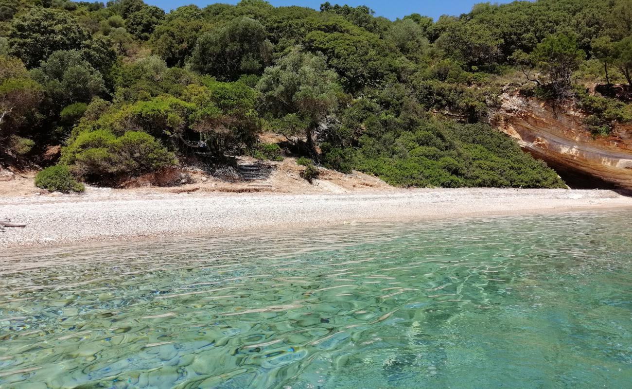 Gidaki beach IV'in fotoğrafı hafif çakıl yüzey ile