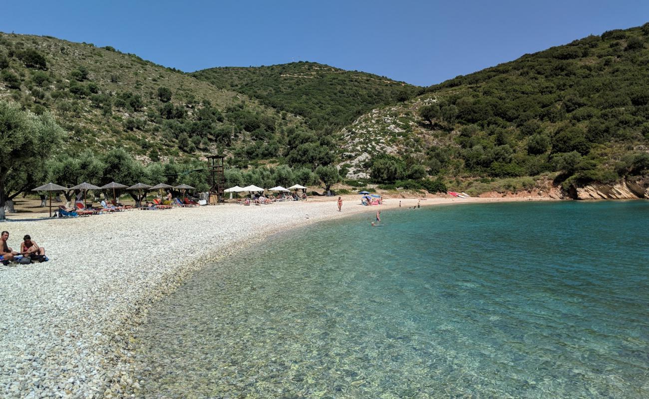 Filiatro Beach'in fotoğrafı hafif çakıl yüzey ile