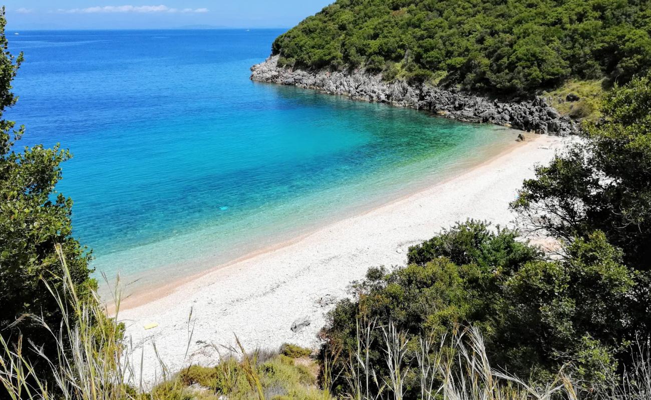 Kaminia beach'in fotoğrafı hafif çakıl yüzey ile