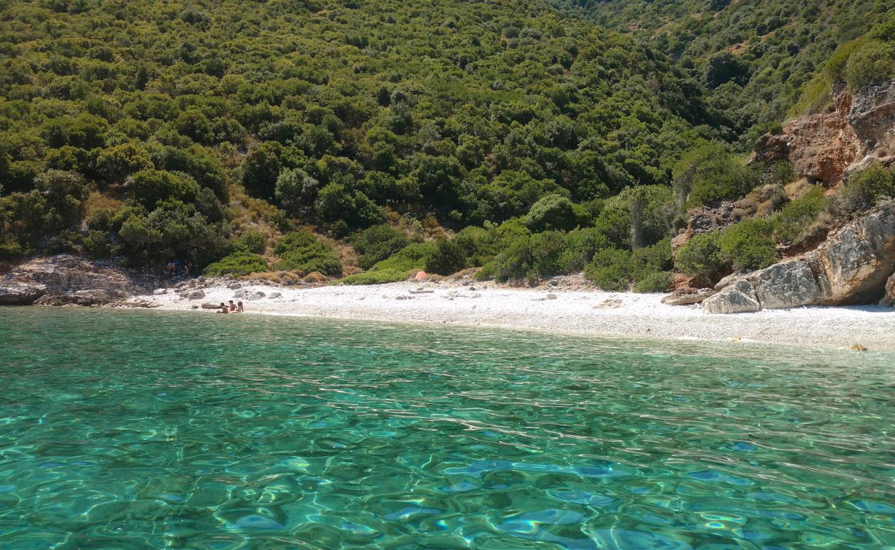 Pera Pigadi beach'in fotoğrafı hafif çakıl yüzey ile