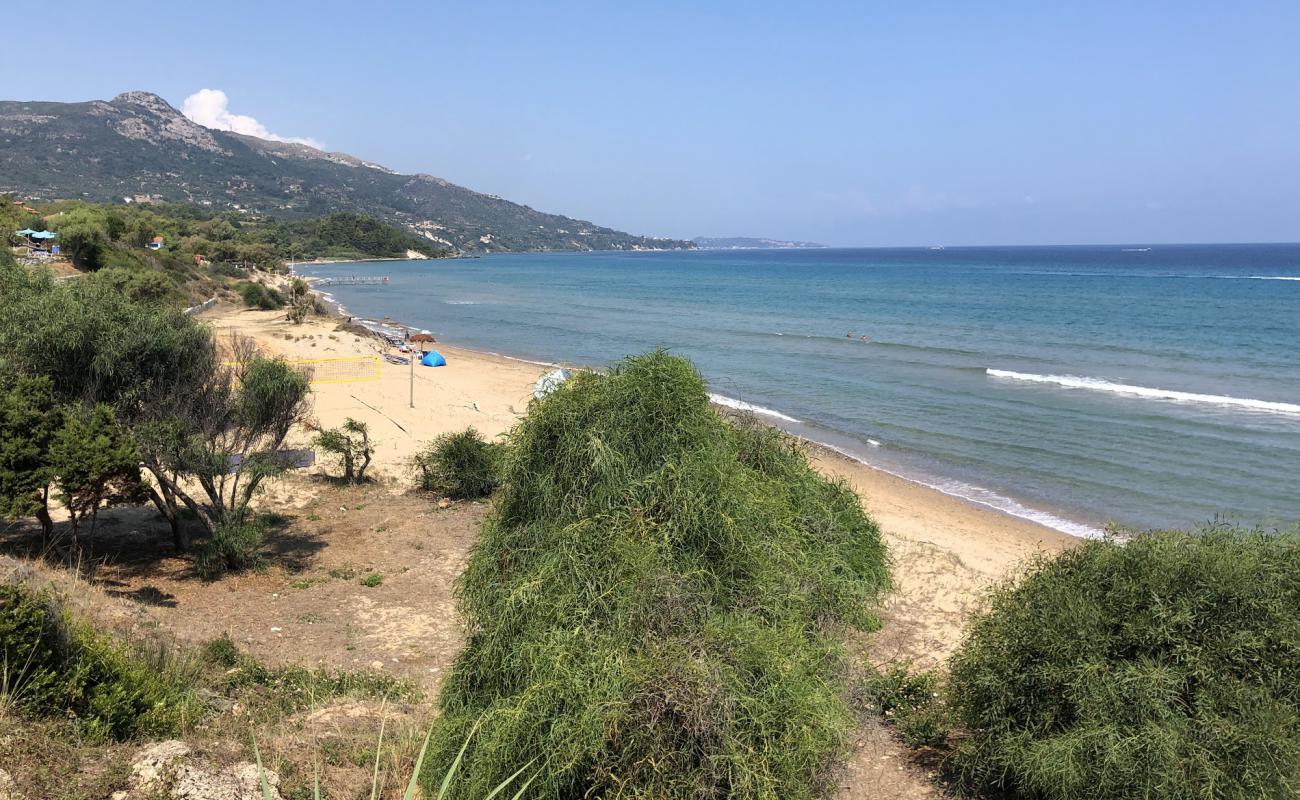 Paralia Vasilikos'in fotoğrafı açık bej kum yüzey ile