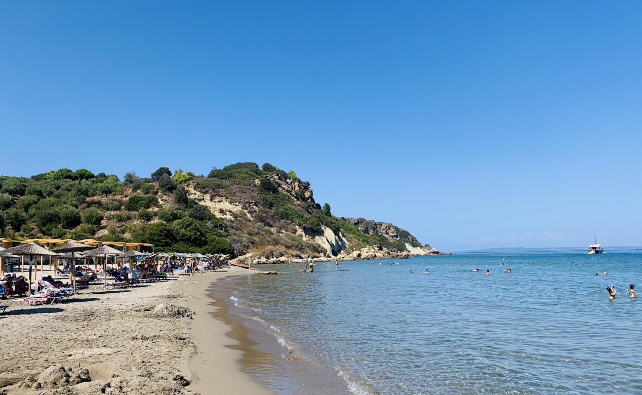 Mavratzi Beach'in fotoğrafı parlak kum yüzey ile