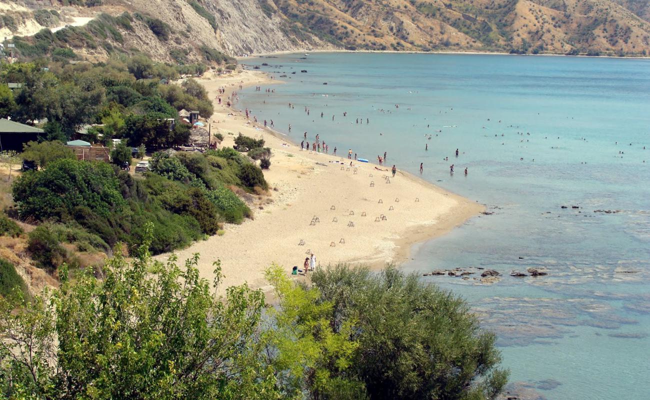 Plaj Dafni'in fotoğrafı çakıl ile kum yüzey ile