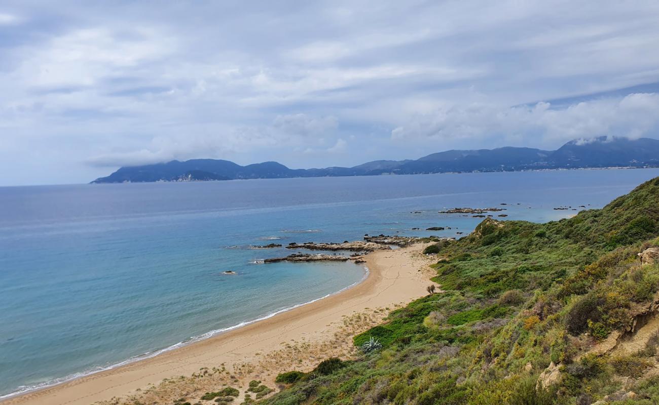 Sekania beach'in fotoğrafı açık bej kum yüzey ile