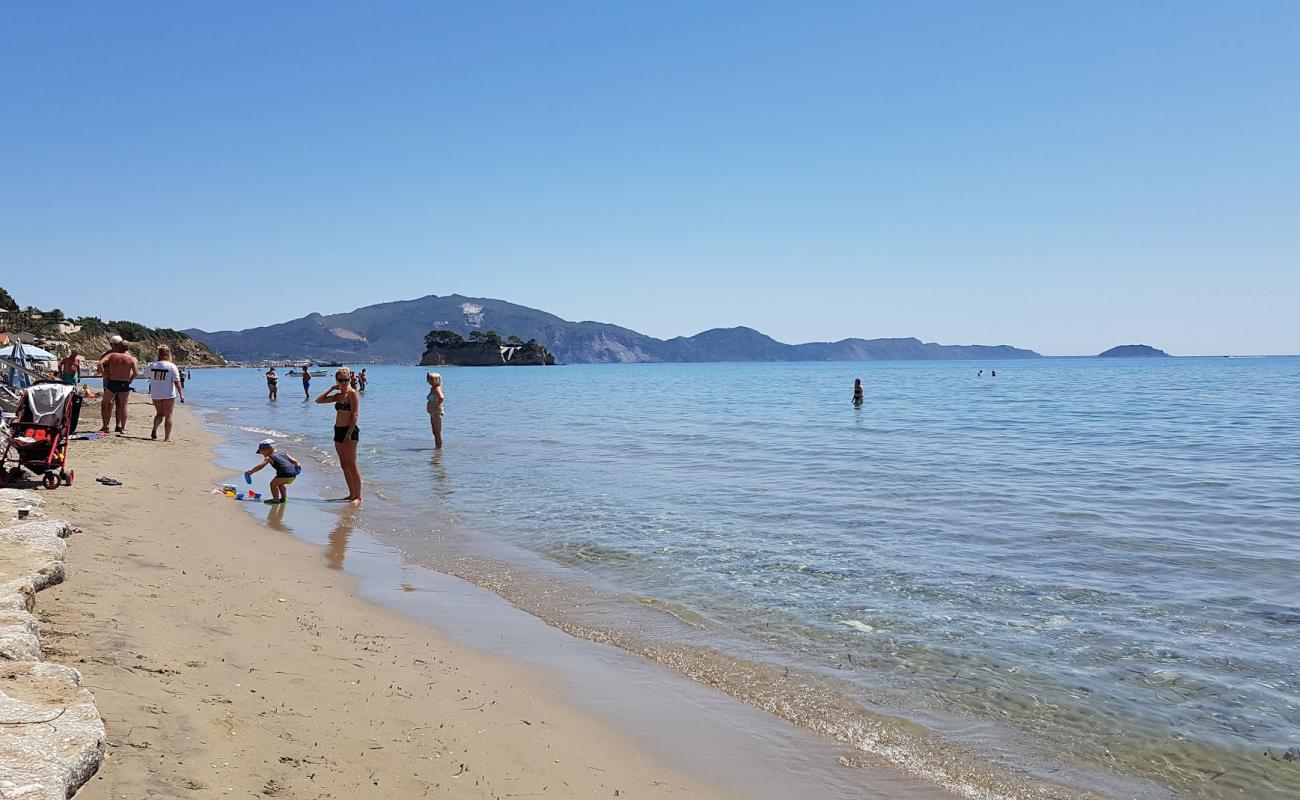 Agios Sostis beach'in fotoğrafı parlak kum yüzey ile