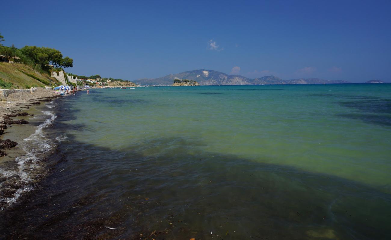 Agios Sostis beach II'in fotoğrafı kahverengi kum yüzey ile