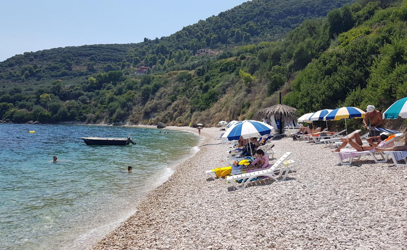 Marathias Beach'in fotoğrafı bej çakıl yüzey ile