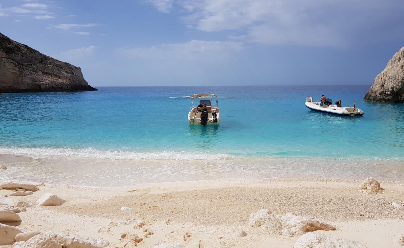 White Beach'in fotoğrafı hafif ince çakıl taş yüzey ile