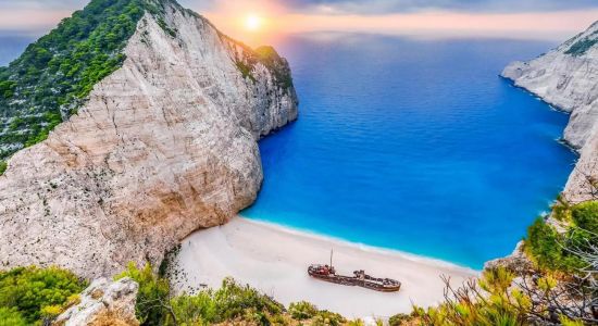 Navagio Plajı (Gemiler Mezarlığı)