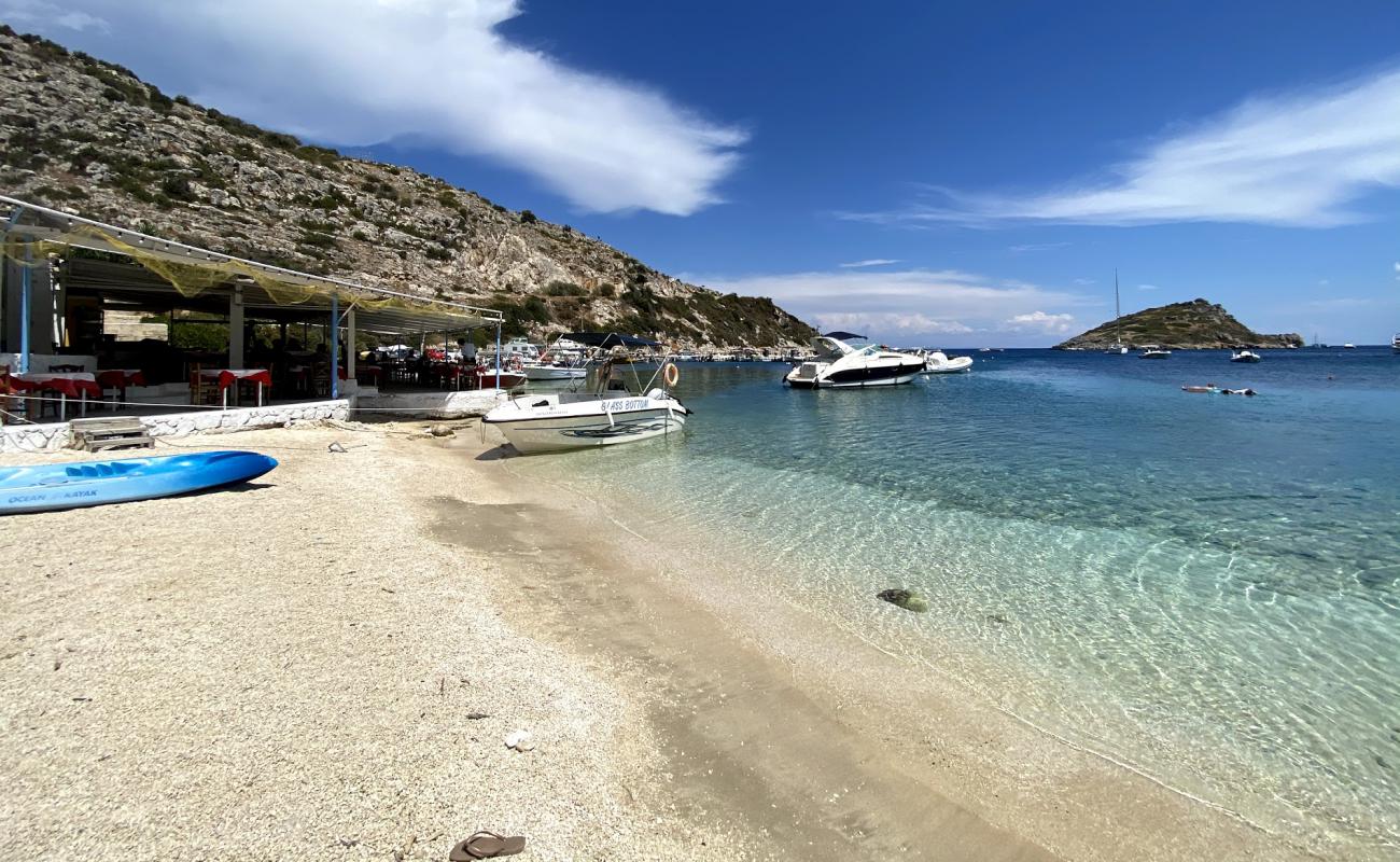 Paralia Ag. Nikolaos'in fotoğrafı bej kum ve çakıl yüzey ile