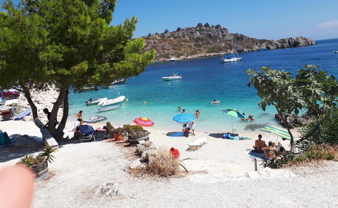 Madrakia Beach'in fotoğrafı hafif ince çakıl taş yüzey ile