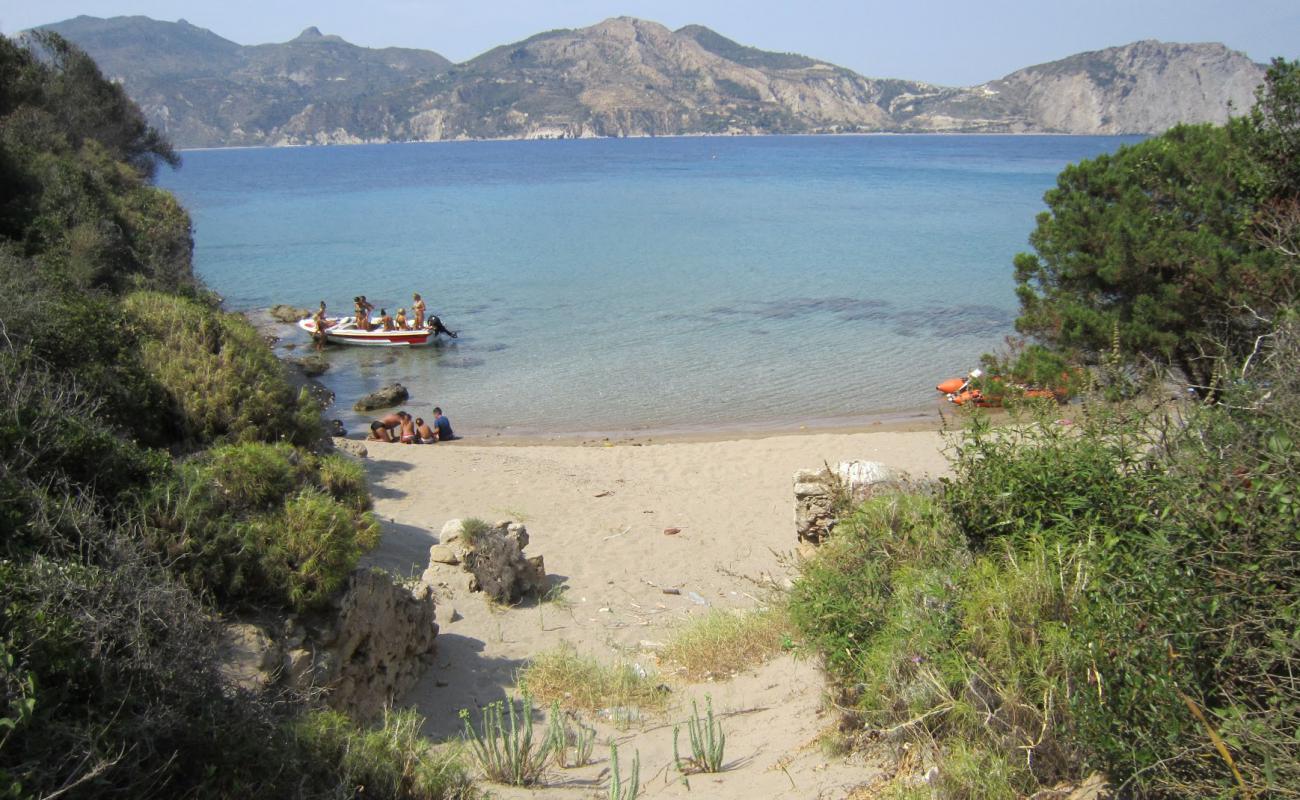 Paralia Dafni II'in fotoğrafı taşlı kum yüzey ile