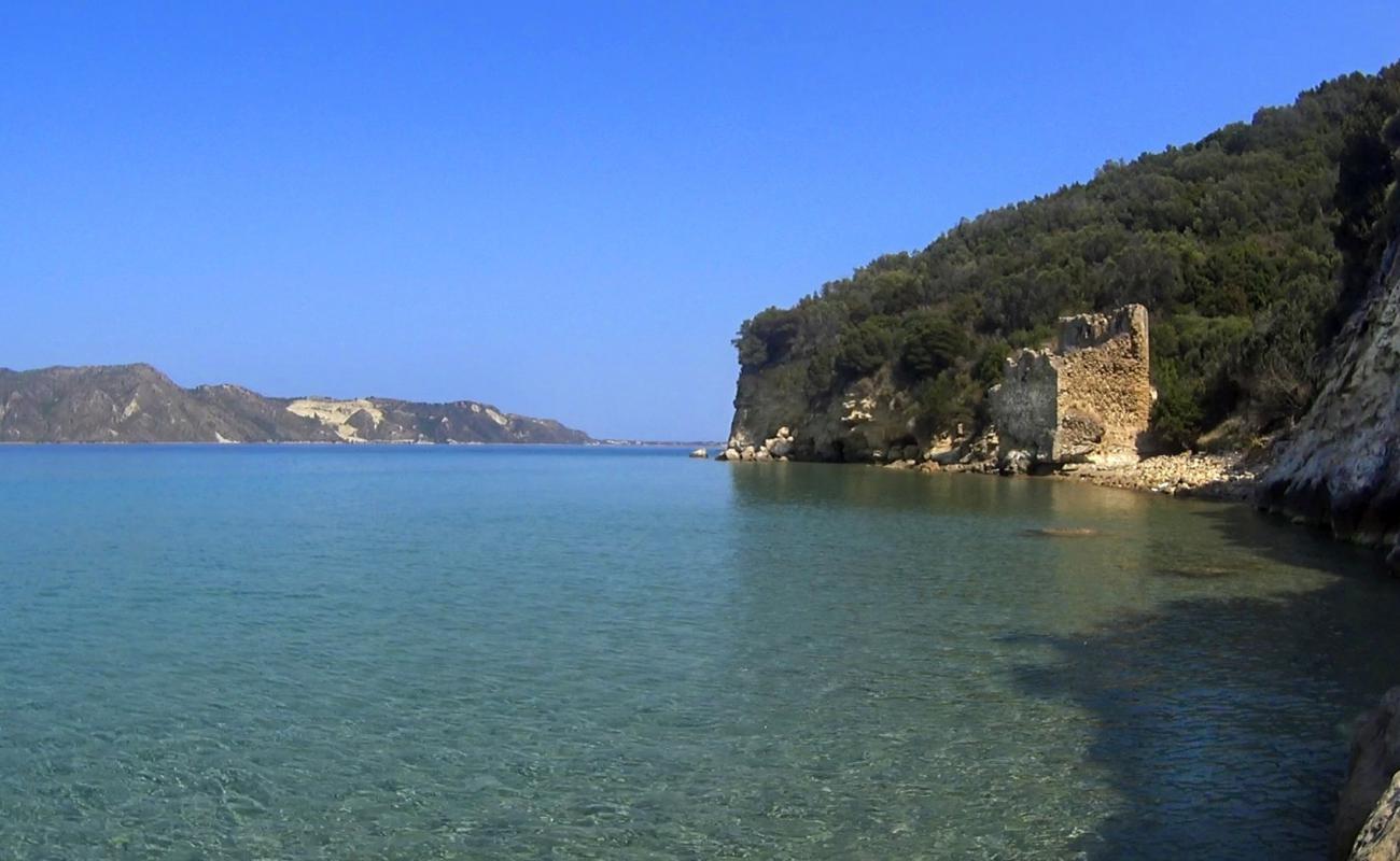 Paralia Dafni III'in fotoğrafı taşlı kum yüzey ile