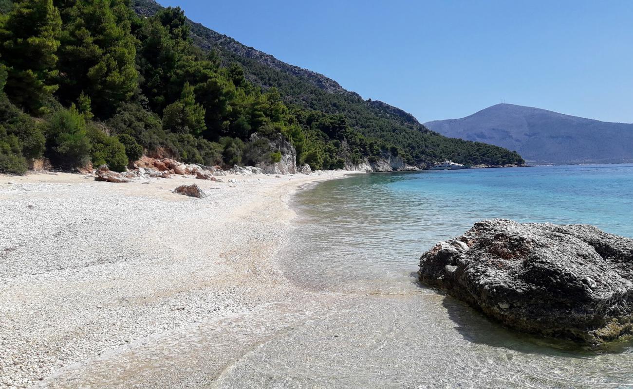 Mirtia Beach'in fotoğrafı çakıl ile kum yüzey ile