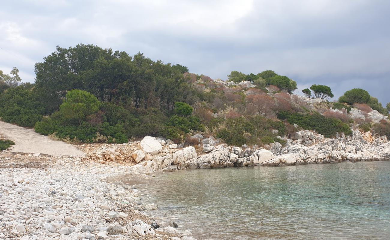 Ampelakia Paralia'in fotoğrafı kayalık arazi yüzey ile