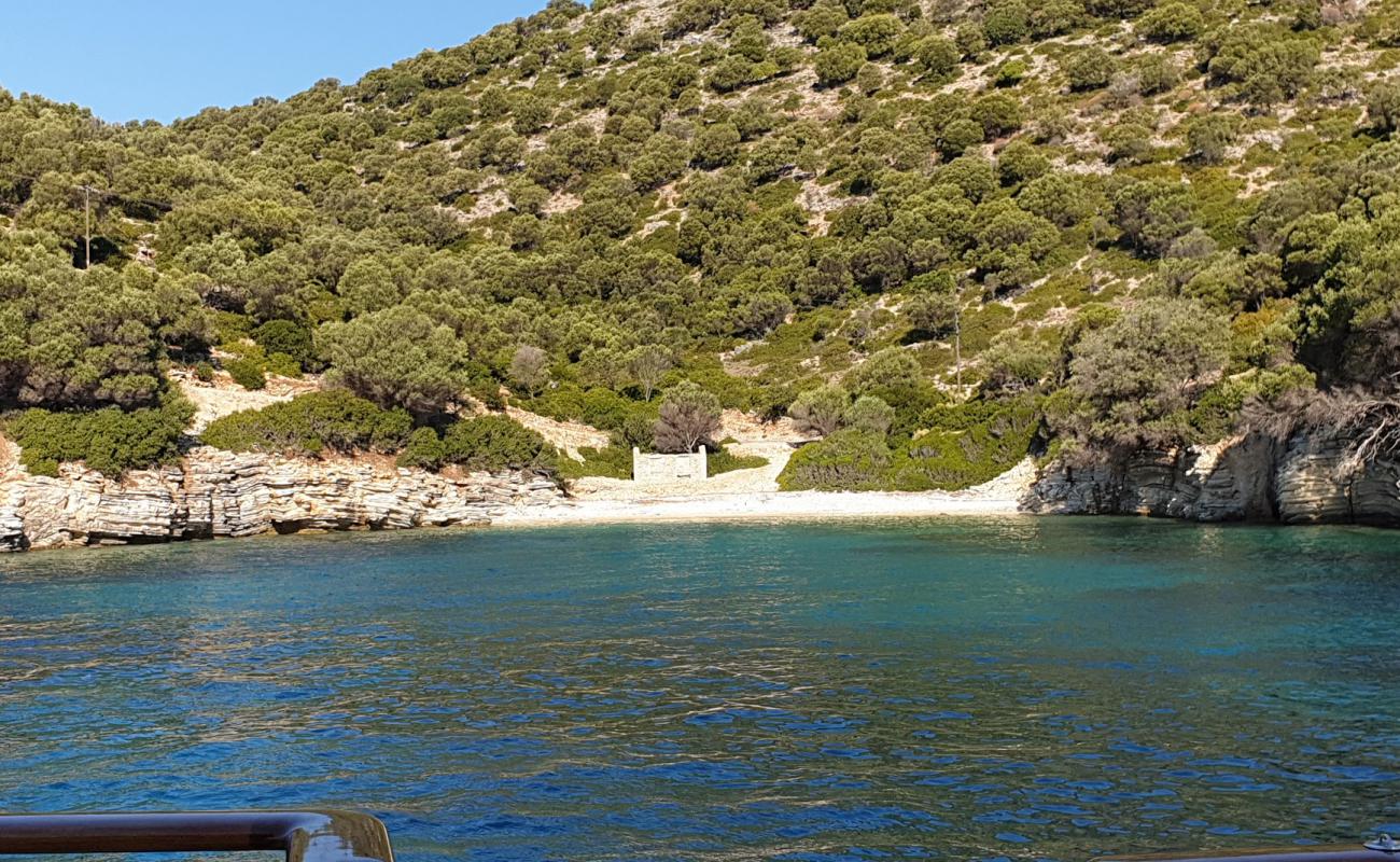 Kastos beach VI'in fotoğrafı hafif çakıl yüzey ile