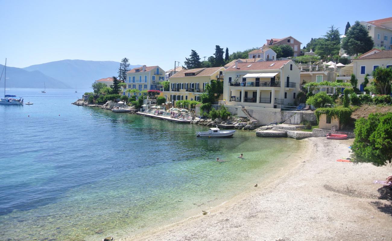 Zavalata beach'in fotoğrafı küçük bej çakıl yüzey ile