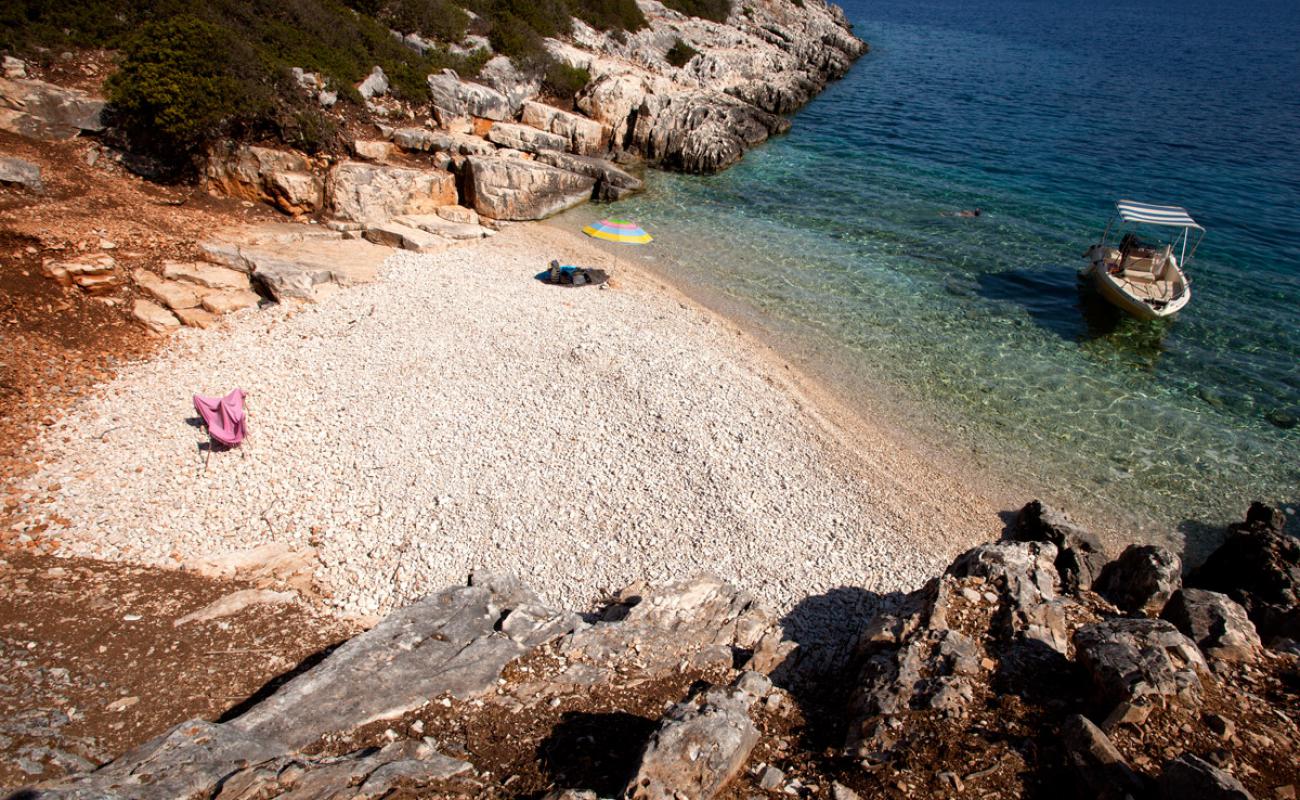 Kamini beach IV'in fotoğrafı bej çakıl yüzey ile