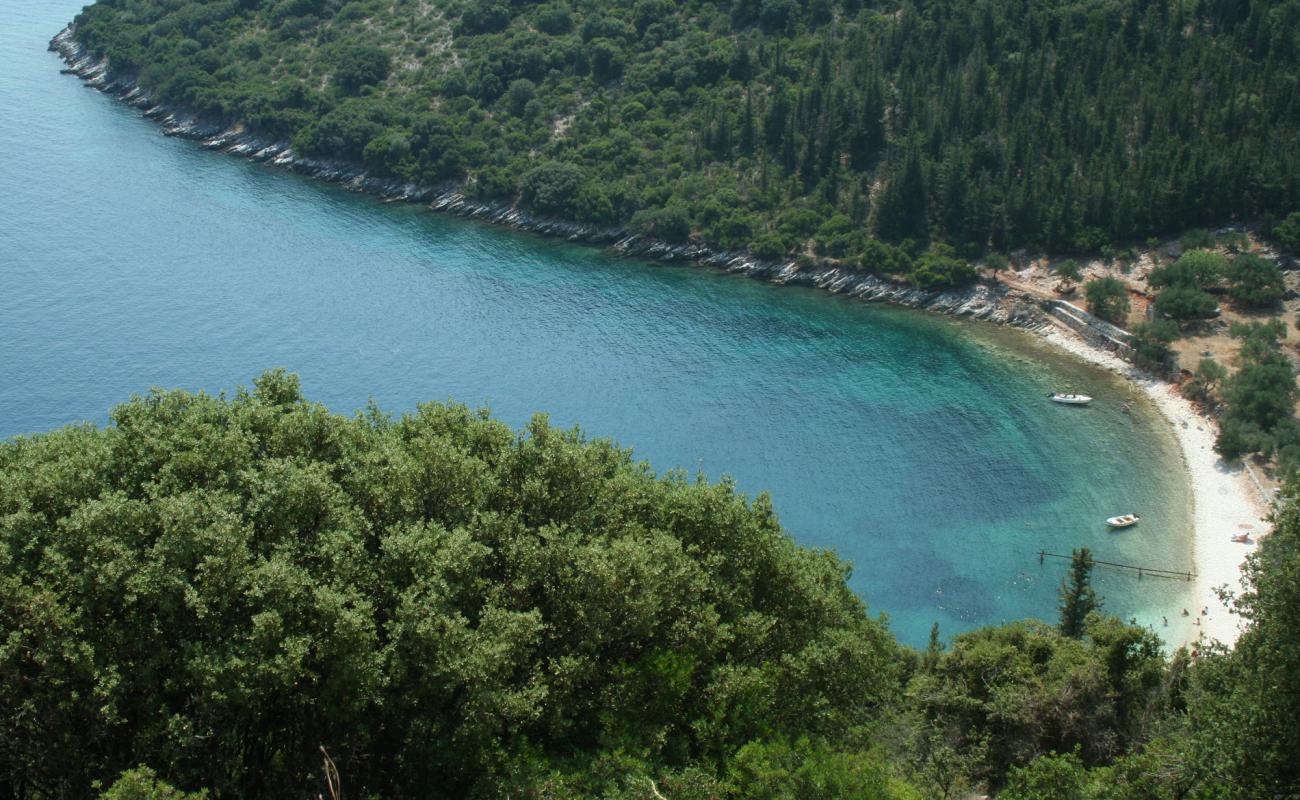 Giagana beach'in fotoğrafı hafif çakıl yüzey ile