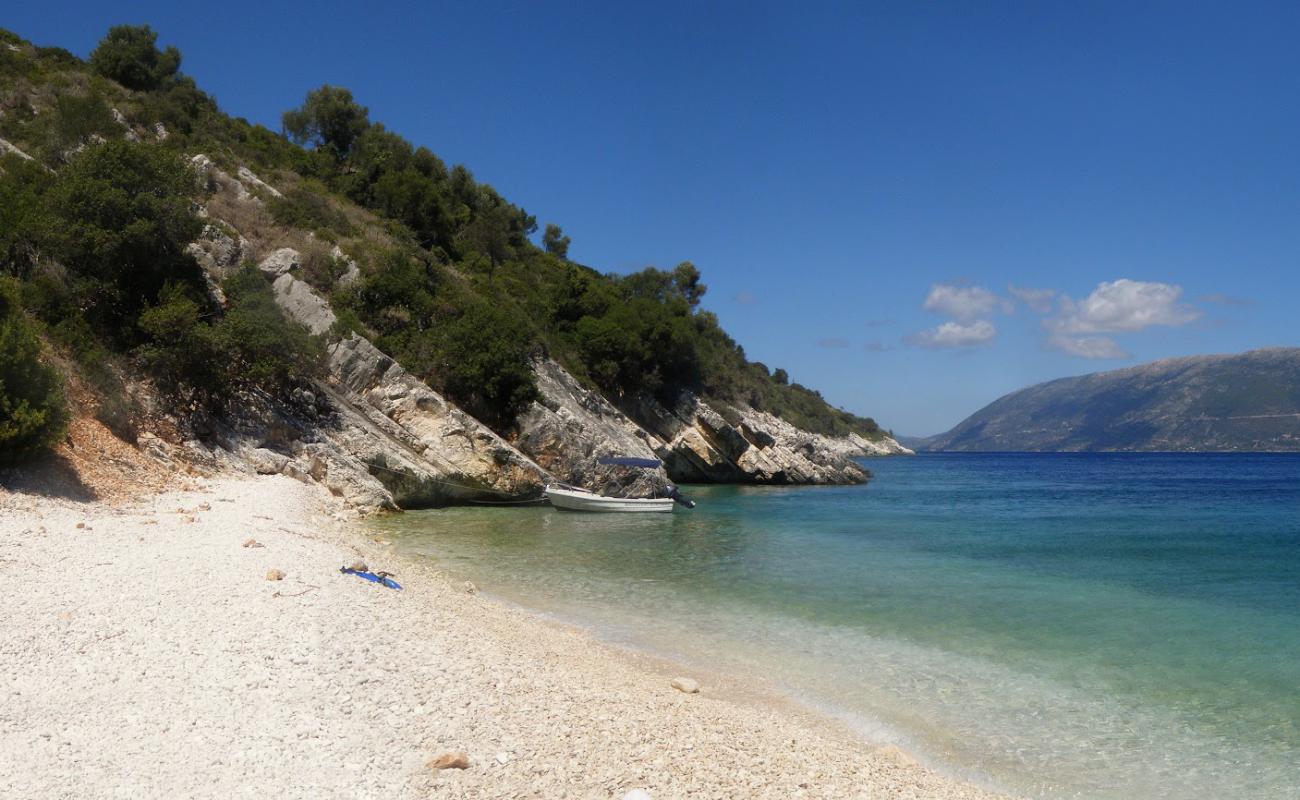 Giagana beach II'in fotoğrafı hafif çakıl yüzey ile