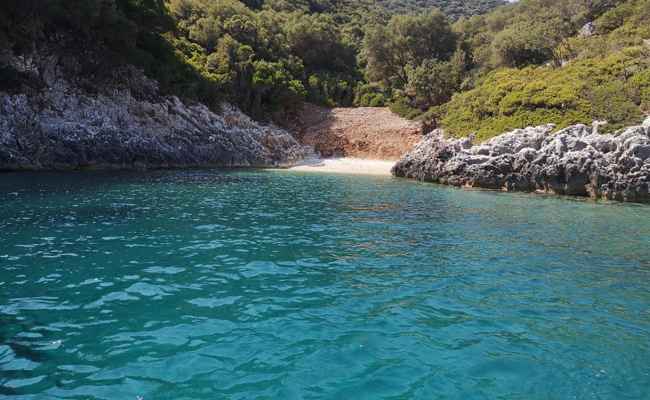 Little beach'in fotoğrafı hafif ince çakıl taş yüzey ile