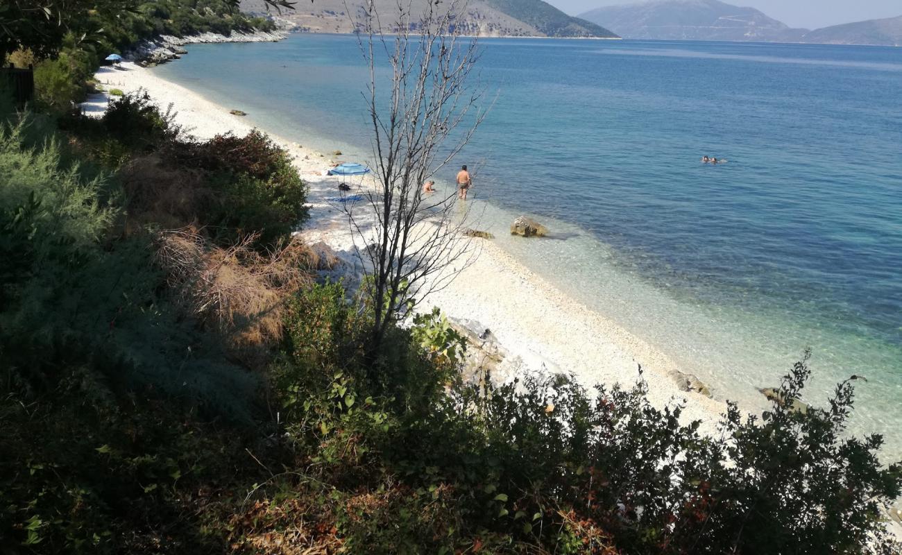 Agios Paraskevi II'in fotoğrafı hafif ince çakıl taş yüzey ile