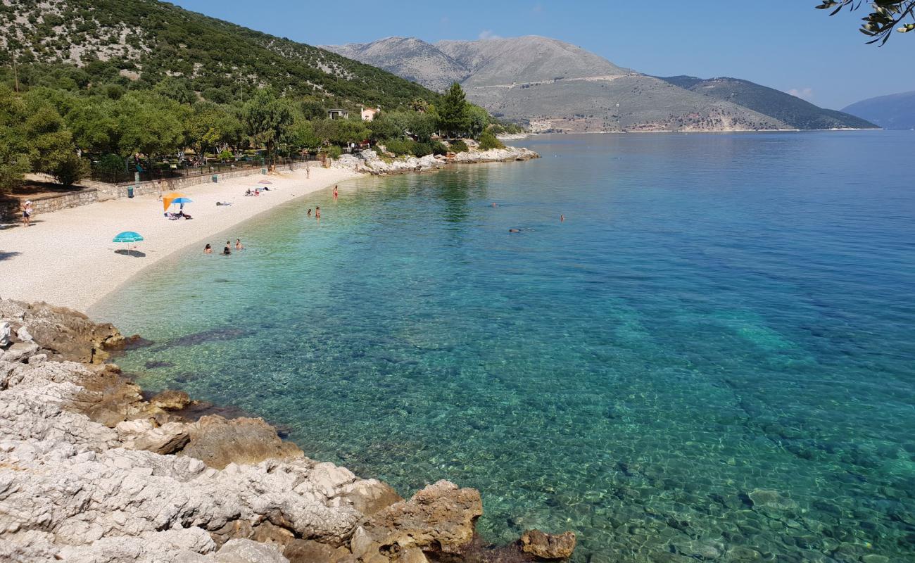 Agios Paraskevi'in fotoğrafı hafif ince çakıl taş yüzey ile