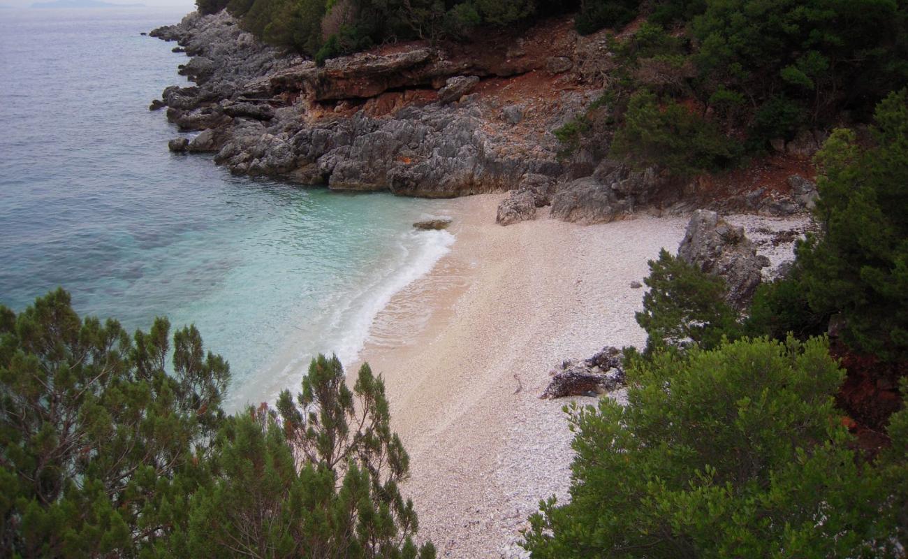 Dolcina beach'in fotoğrafı çakıl ile kum yüzey ile