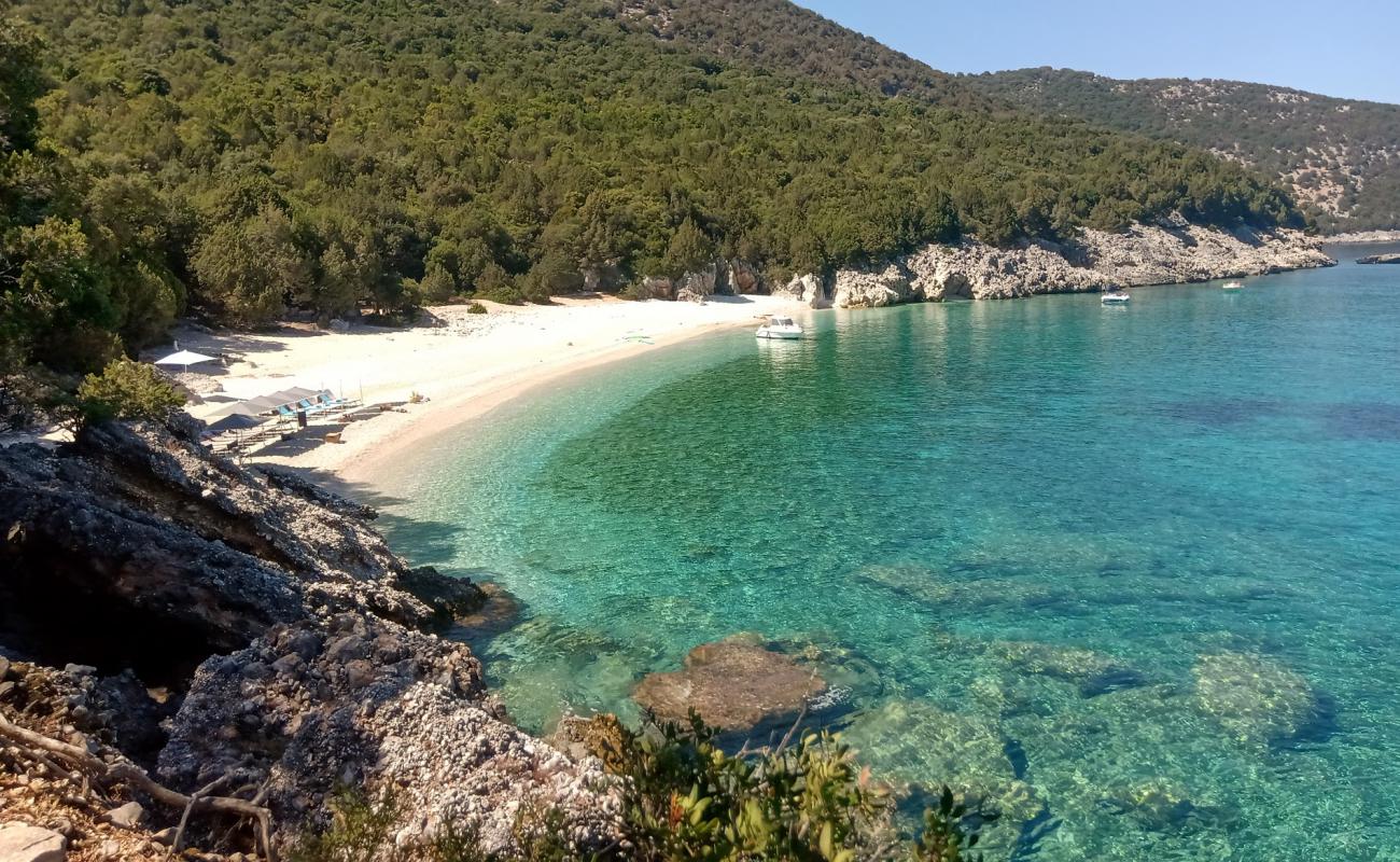 Koutsoupia Plajı'in fotoğrafı hafif ince çakıl taş yüzey ile