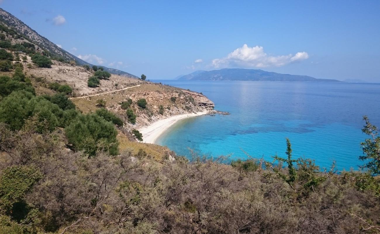 Lazarus beach'in fotoğrafı küçük bej çakıl yüzey ile