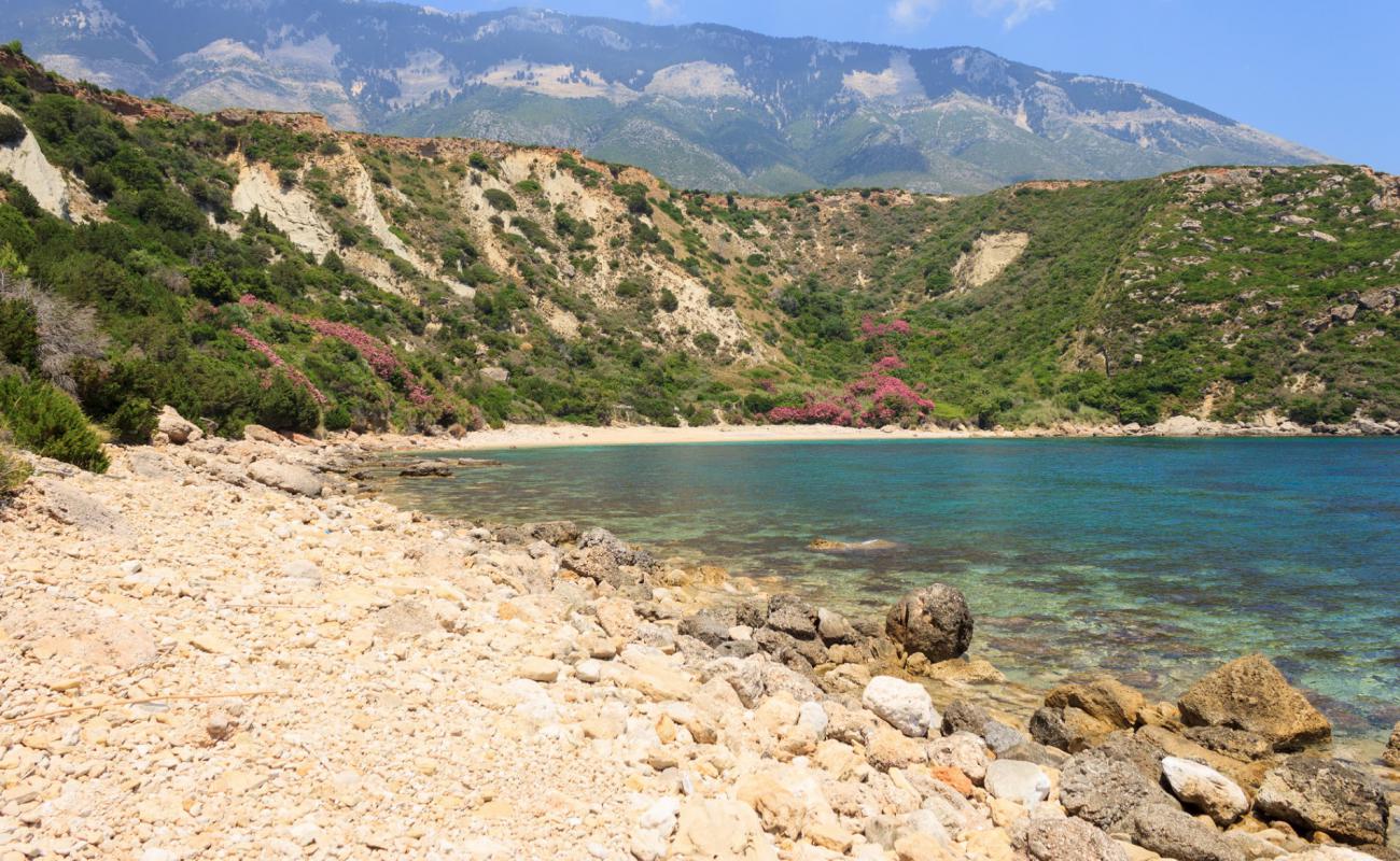 Sisia beach II'in fotoğrafı bej kum ve çakıl yüzey ile