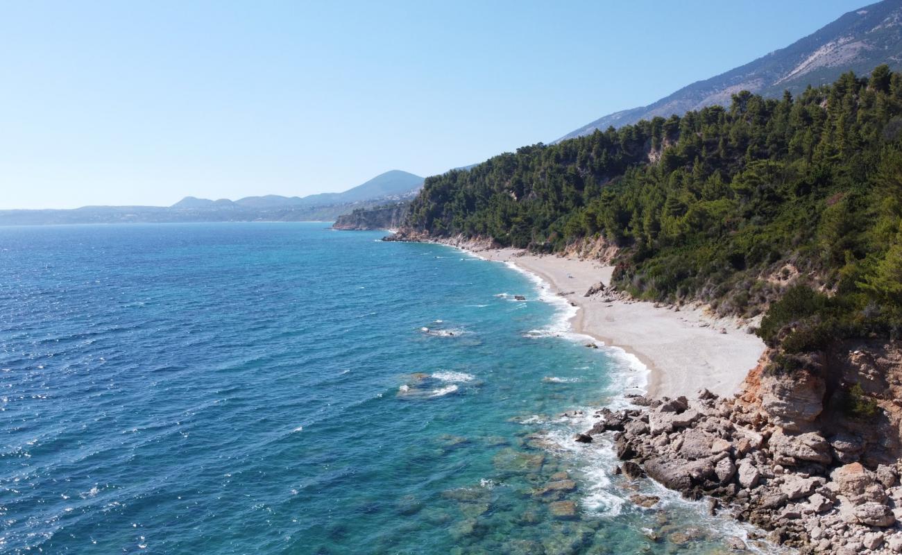 Sisia beach'in fotoğrafı küçük bej çakıl yüzey ile